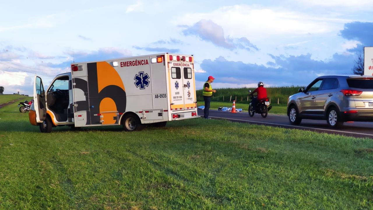 Foto 5 de 8 — Mulher cai de moto e morre atropelada por caminhão em Araraquara
